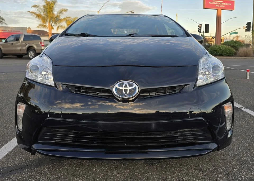 2015 Toyota Prius 3rd Gen - Image 4 of 12