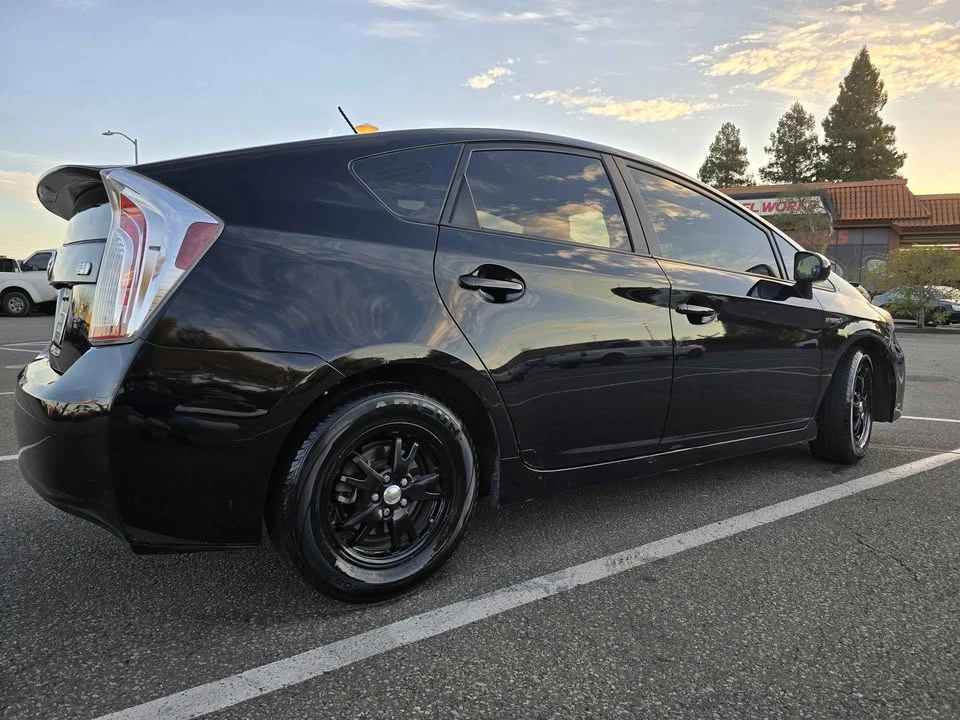 2015 Toyota Prius 3rd Gen - Image 7 of 12