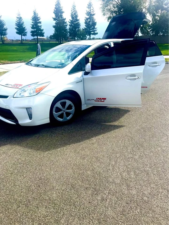 2015 Toyota Prius 3rd Gen - Image 7 of 11