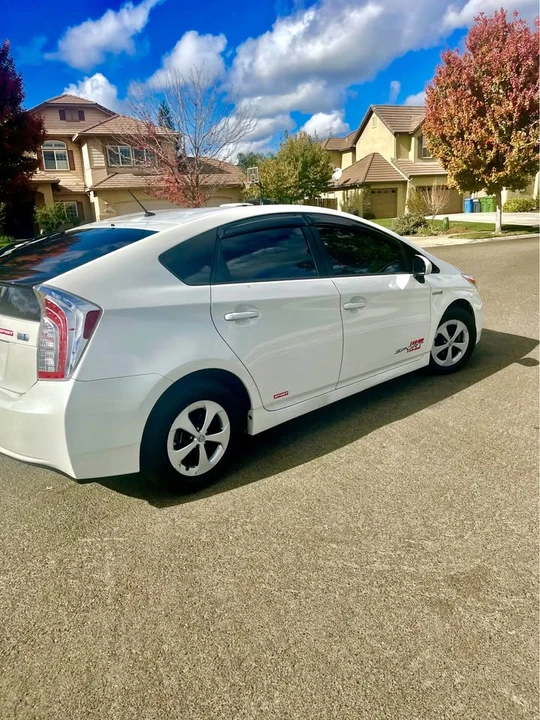 2015 Toyota Prius 3rd Gen - Image 6 of 11