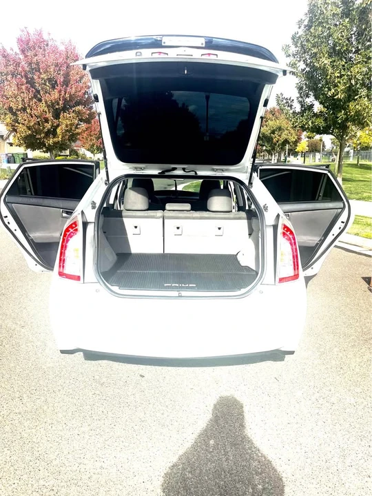 2015 Toyota Prius 3rd Gen - Image 8 of 11