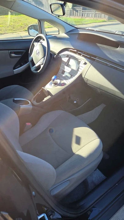 2015 Toyota Prius 3rd Gen - Image 4 of 4