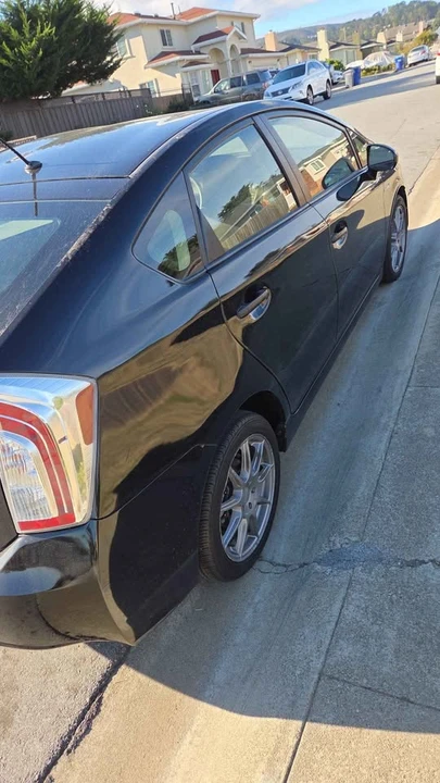 2015 Toyota Prius 3rd Gen - Image 3 of 4