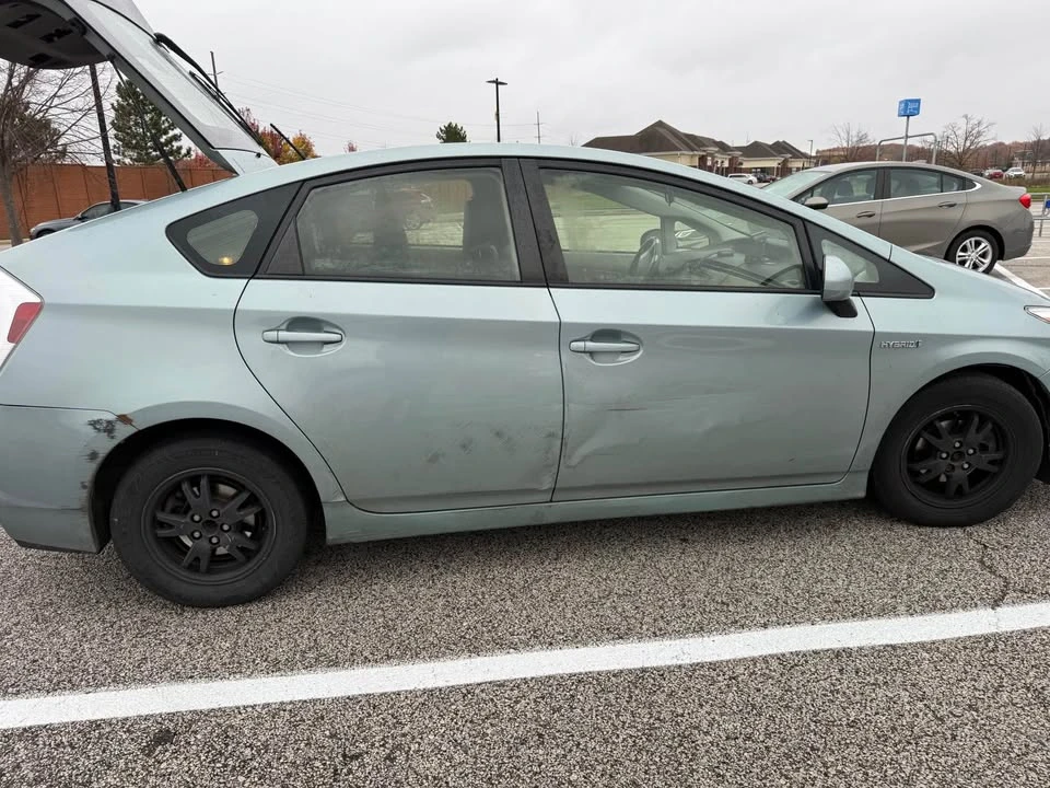 2015 Toyota Prius 3rd Gen - Image 7 of 9