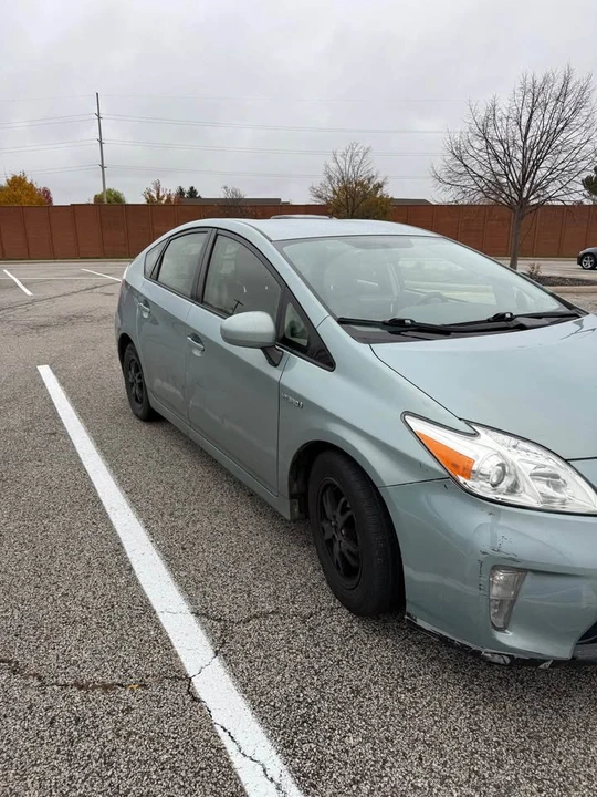 2015 Toyota Prius 3rd Gen - Image 5 of 9