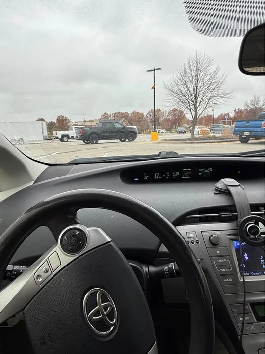 2015 Toyota Prius 3rd Gen - Image 2 of 9