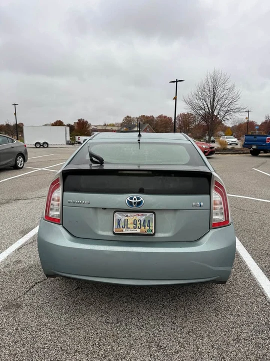 2015 Toyota Prius 3rd Gen - Image 3 of 9