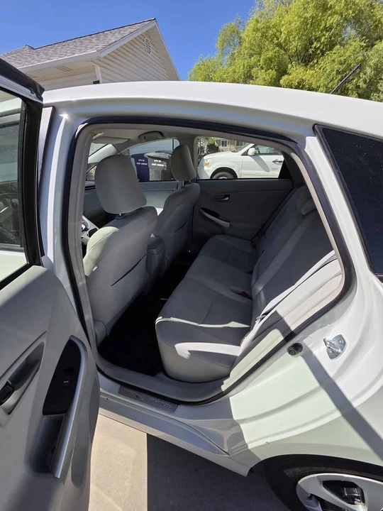 2015 Toyota Prius 3rd Gen - Image 5 of 12