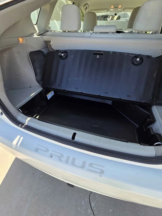 2015 Toyota Prius 3rd Gen - Image 9 of 12