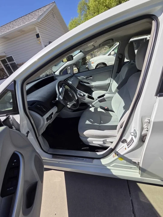 2015 Toyota Prius 3rd Gen - Image 3 of 12