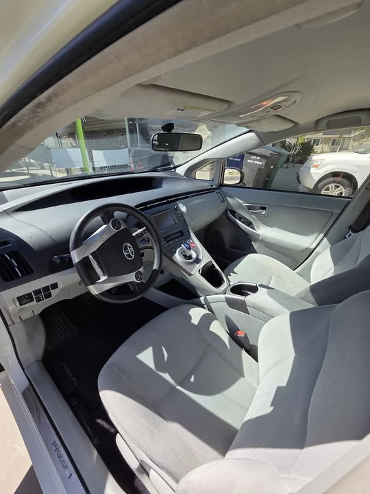 2015 Toyota Prius 3rd Gen - Image 4 of 12