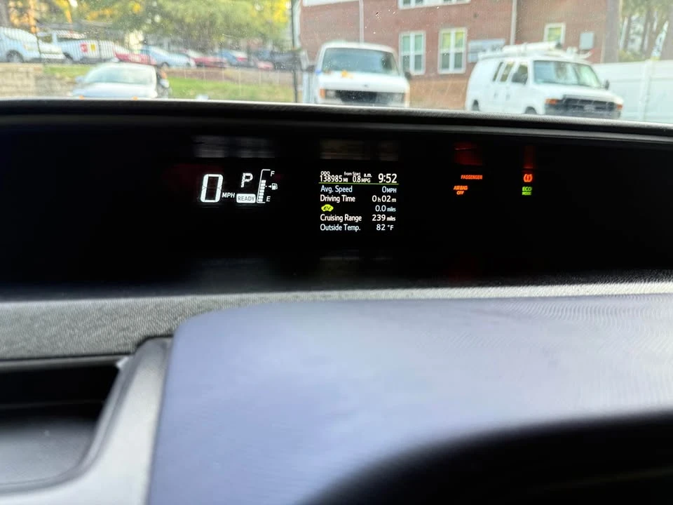 2015 Toyota Prius 3rd Gen - Image 8 of 9