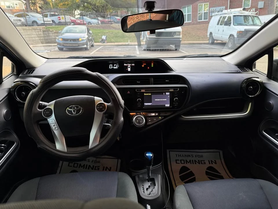 2015 Toyota Prius 3rd Gen - Image 7 of 9