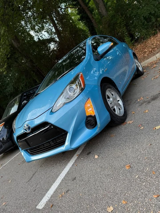 2015 Toyota Prius 3rd Gen - Image 4 of 9