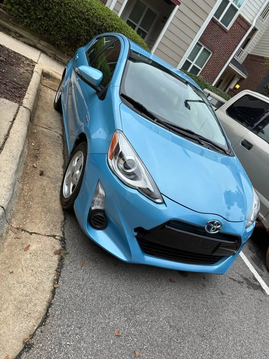 2015 Toyota Prius 3rd Gen - Image 2 of 9