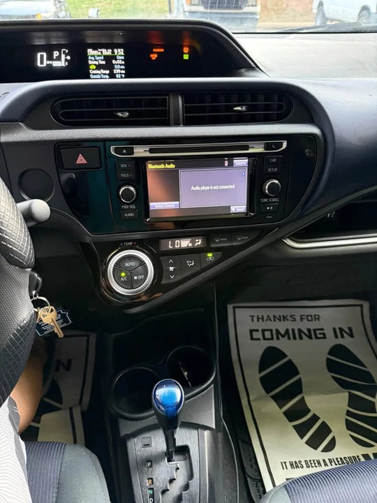 2015 Toyota Prius 3rd Gen - Image 6 of 9