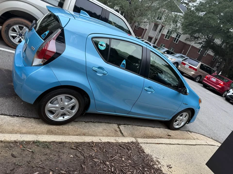 2015 Toyota Prius 3rd Gen - Image 3 of 9