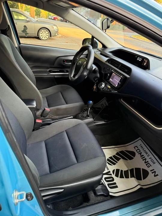 2015 Toyota Prius 3rd Gen - Image 9 of 9