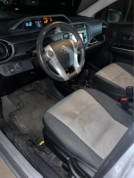 2015 Toyota Prius 3rd Gen - Image 3 of 4