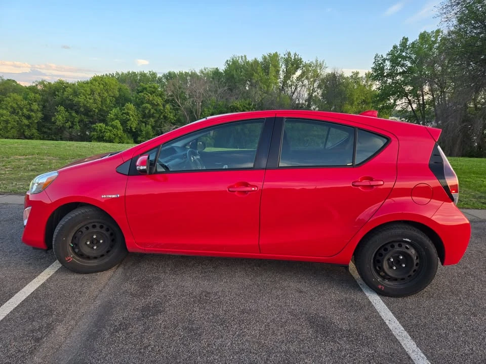 2015 Toyota Prius 3rd Gen - Image 4 of 10