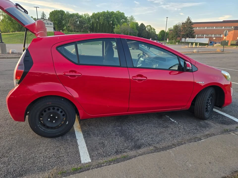 2015 Toyota Prius 3rd Gen - Image 2 of 10