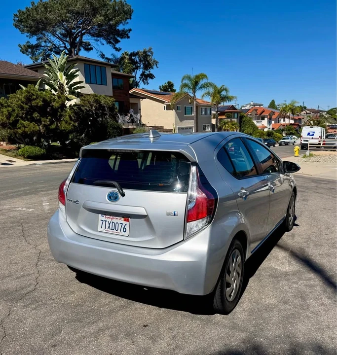 2015 Toyota Prius 3rd Gen - Image 6 of 14