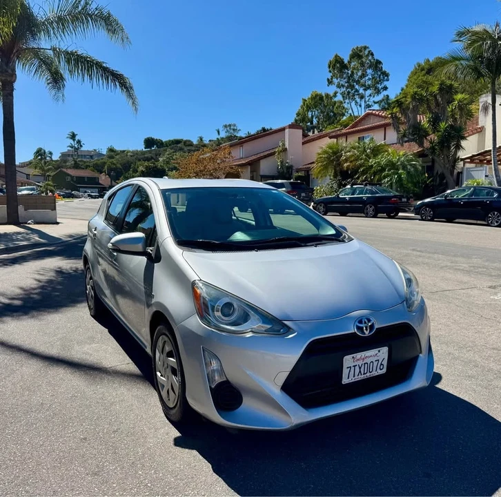 2015 Toyota Prius 3rd Gen - Image 5 of 14