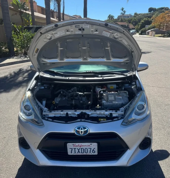 2015 Toyota Prius 3rd Gen - Image 10 of 14