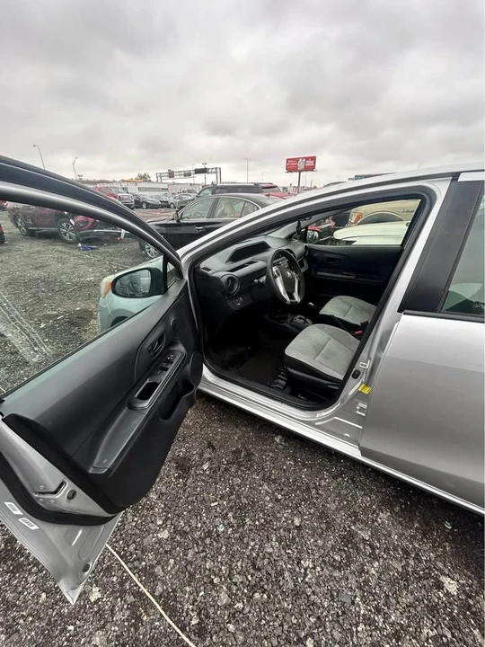 2015 Toyota Prius 3rd Gen - Image 7 of 10
