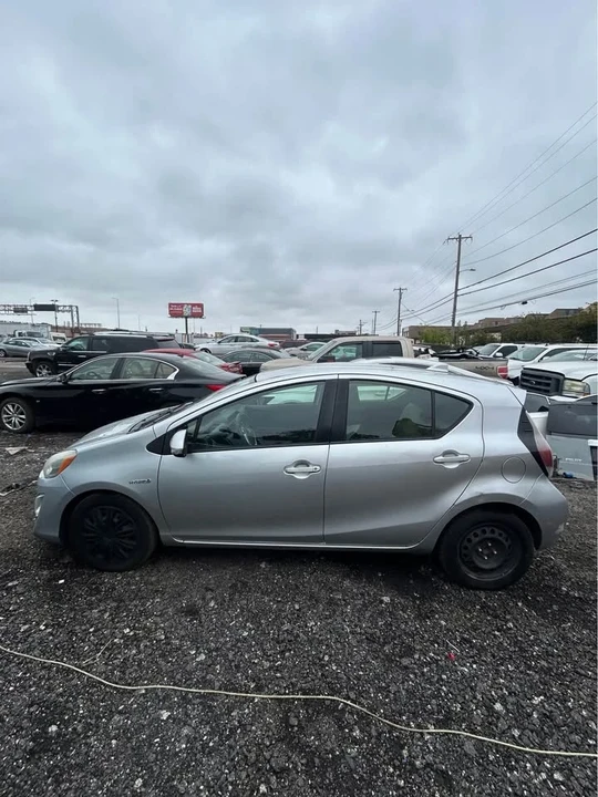 2015 Toyota Prius 3rd Gen - Image 4 of 10