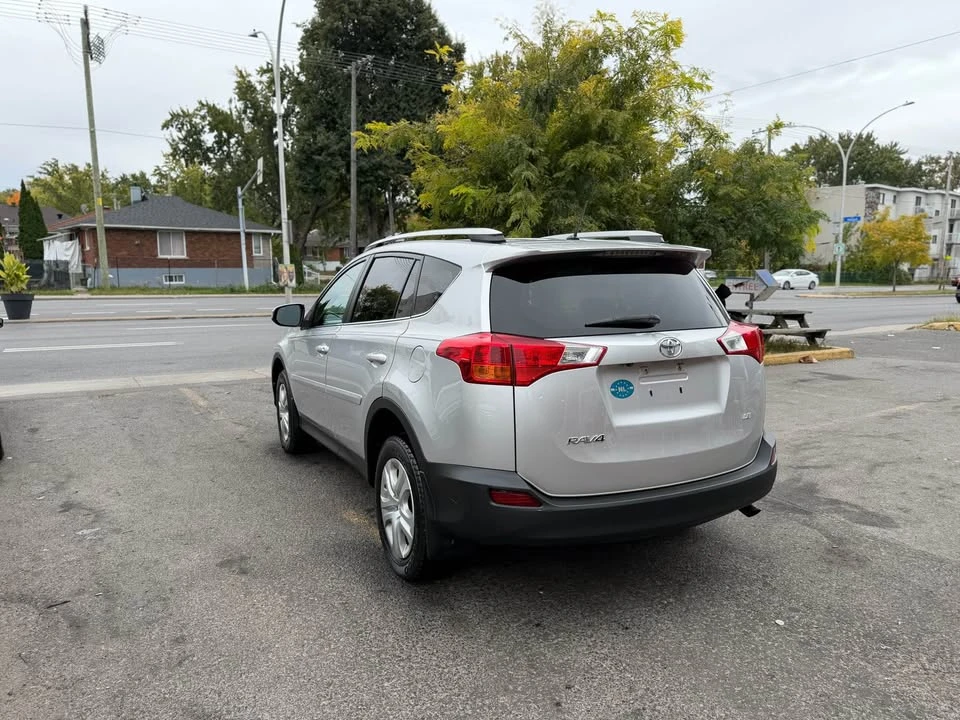 2015 Toyota RAV4 4th Gen - Image 9 of 17
