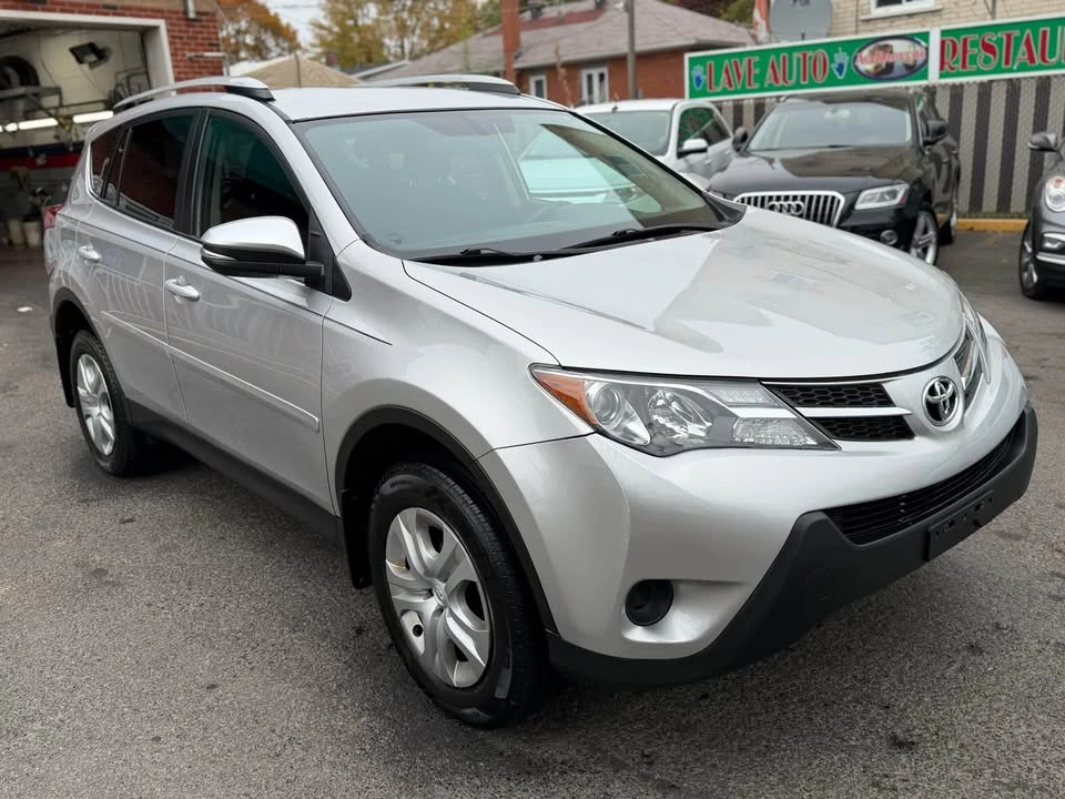 2015 Toyota RAV4 4th Gen - Image 6 of 17