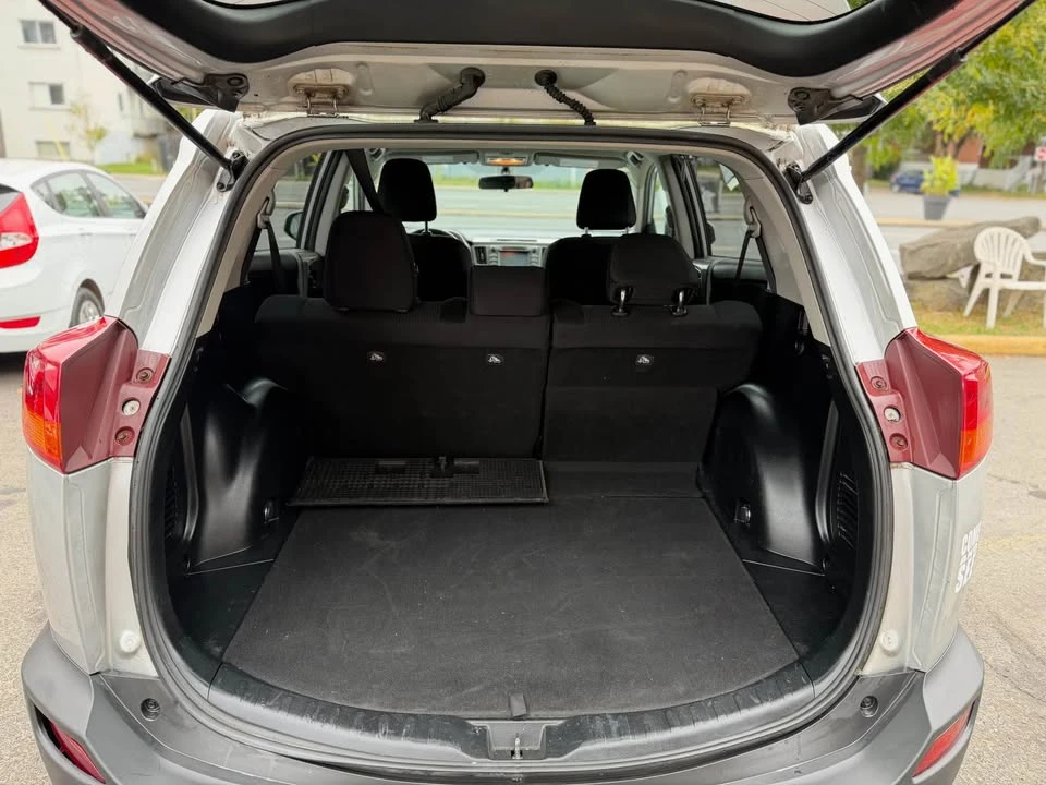 2015 Toyota RAV4 4th Gen - Image 11 of 17
