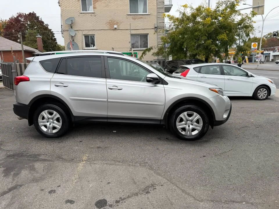 2015 Toyota RAV4 4th Gen - Image 7 of 17