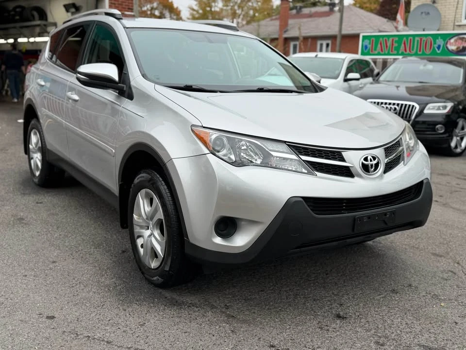 2015 Toyota RAV4 4th Gen - Image 4 of 17