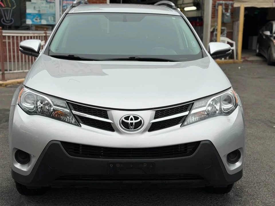 2015 Toyota RAV4 4th Gen - Image 3 of 17
