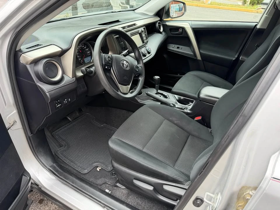 2015 Toyota RAV4 4th Gen - Image 13 of 17