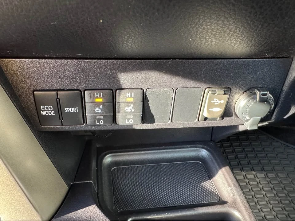 2015 Toyota RAV4 4th Gen - Image 13 of 18