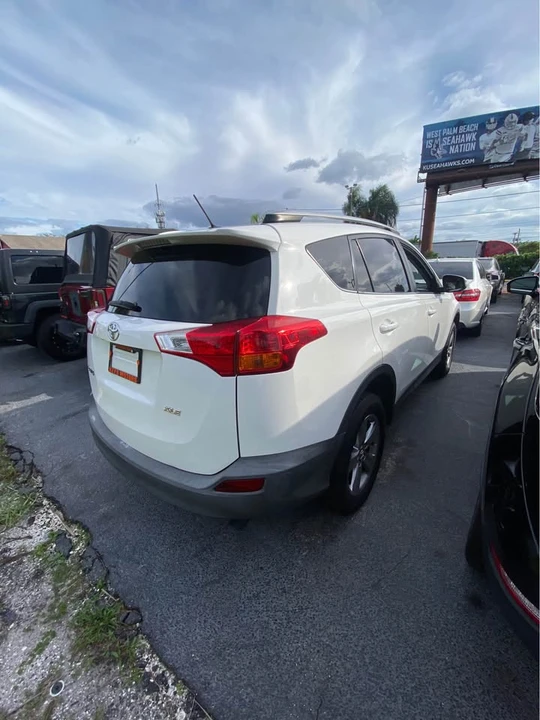 2015 Toyota RAV4 4th Gen - Image 2 of 8