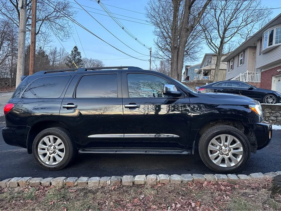 2015 Toyota Sequoia 2nd Gen - Image 2 of 10