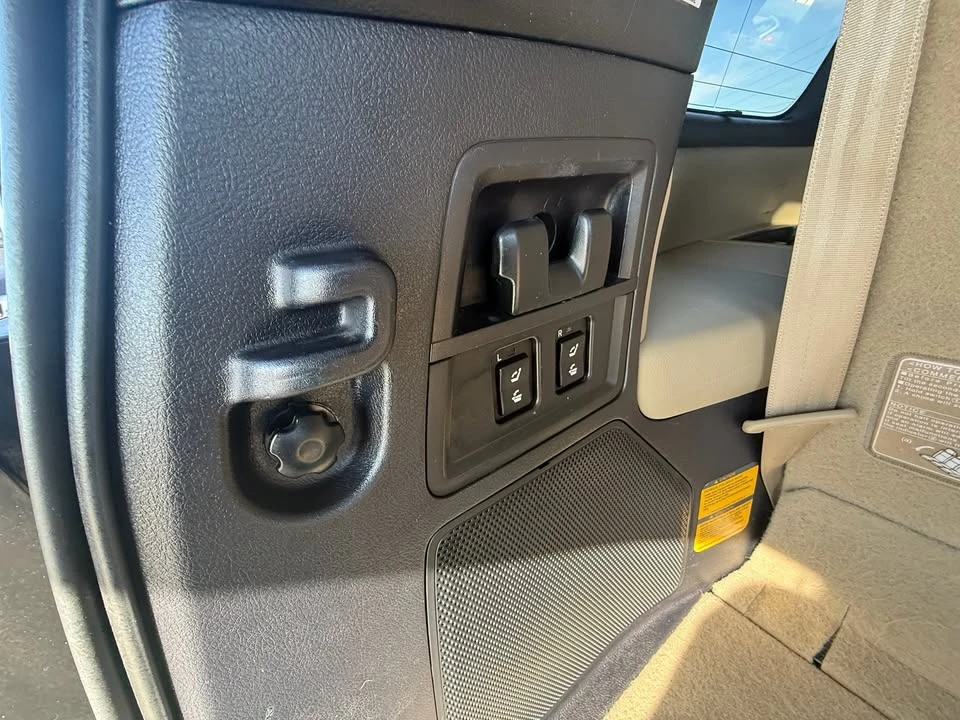 2015 Toyota Sequoia 2nd Gen - Image 9 of 18
