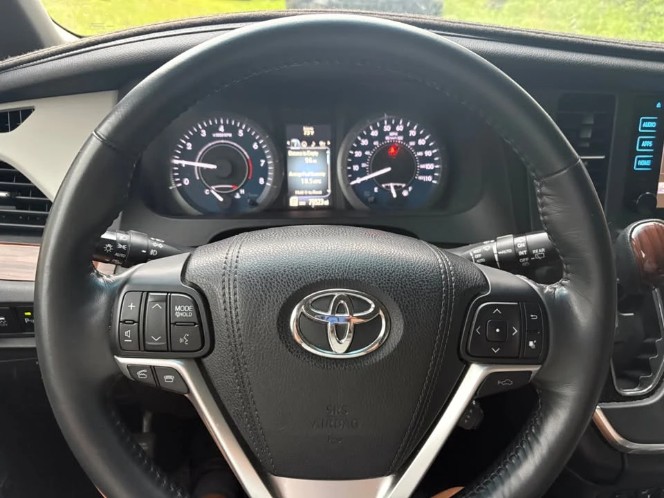 2015 Toyota Sienna 3rd Gen - Image 2 of 10