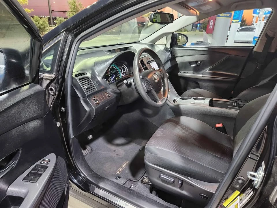 2015 Toyota Venza - Image 2 of 10