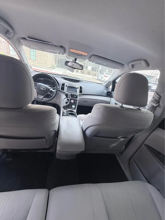 2015 Toyota Venza - Image 6 of 8