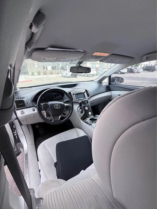 2015 Toyota Venza - Image 4 of 8