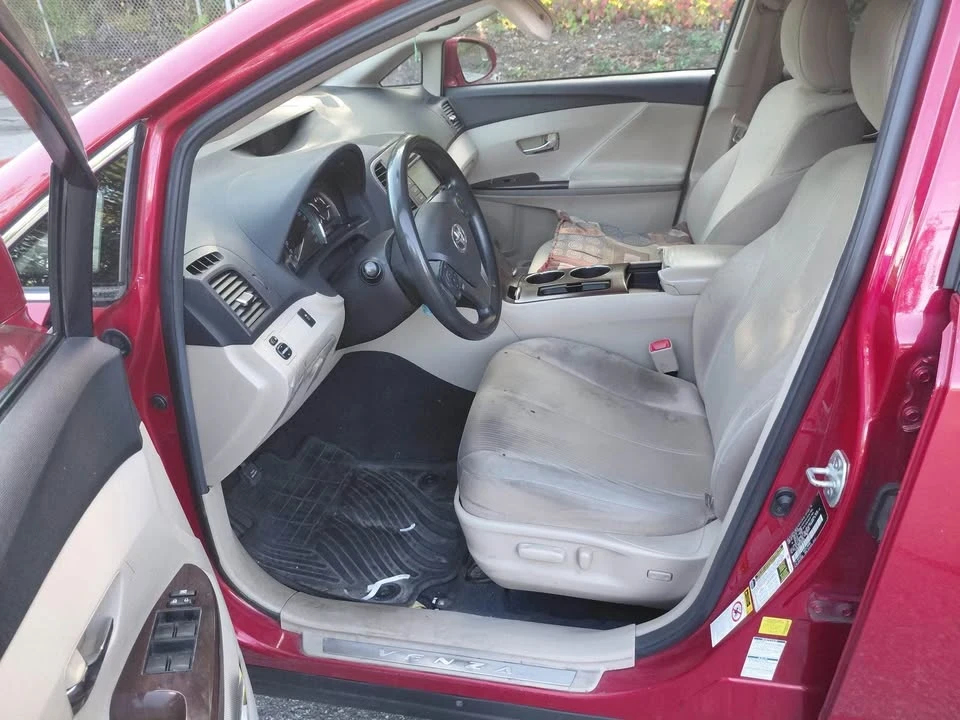 2015 Toyota Venza - Image 16 of 17