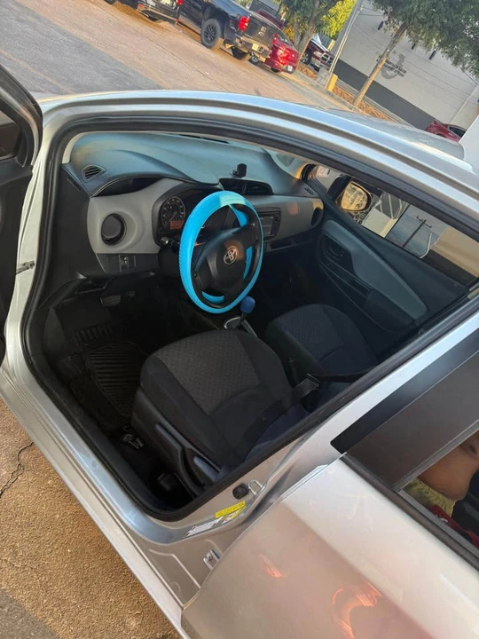 2015 Toyota Yaris - Image 3 of 6
