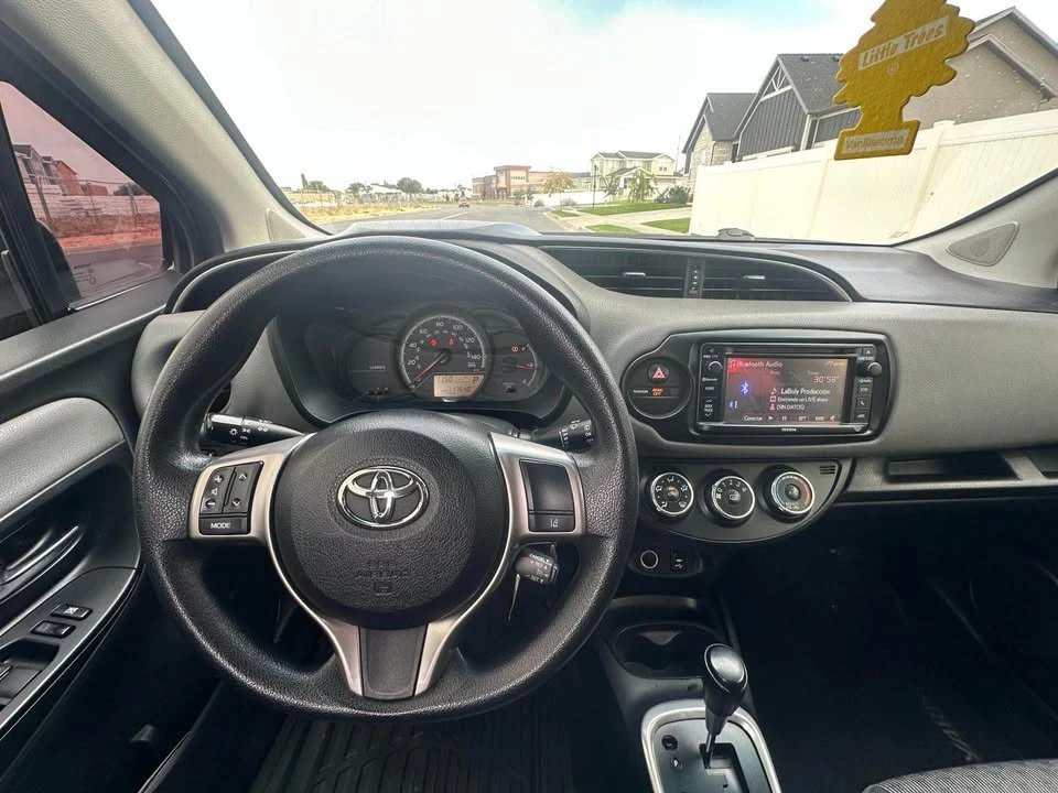 2015 Toyota Yaris - Image 12 of 15