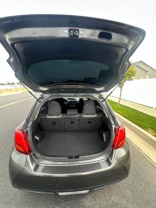 2015 Toyota Yaris - Image 10 of 15