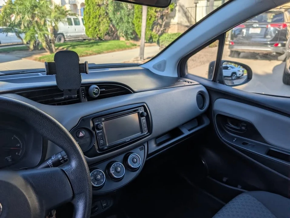 2015 Toyota Yaris - Image 4 of 10